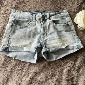 American Eagle 💙 Light Wash Stretch Denim Jean Shorts with Distressed Cuff, 4